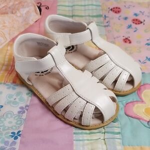 Livie & Luca White Fisherman Sandals W/Closed Heel & Toe *daycare Compliant Sz 9